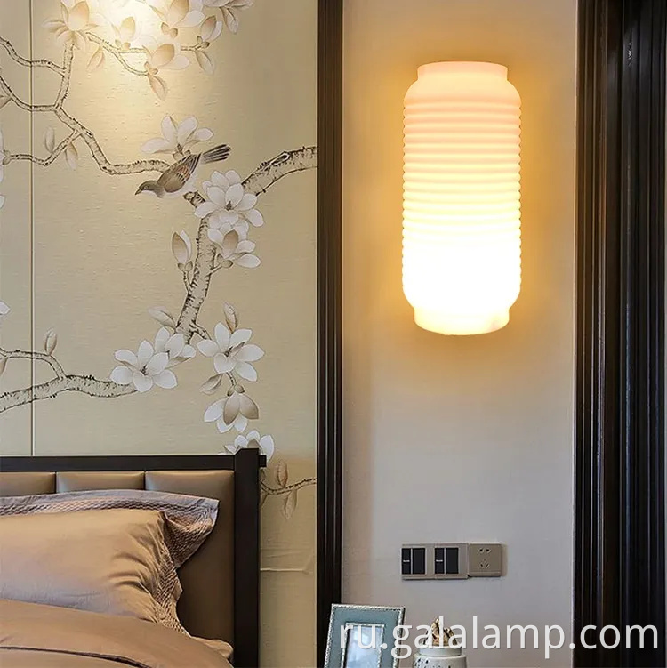 Солнечный динамик Bluetooth и открытый световой комбо двора